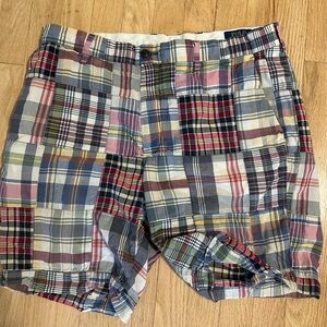 Men’s plaid shorts